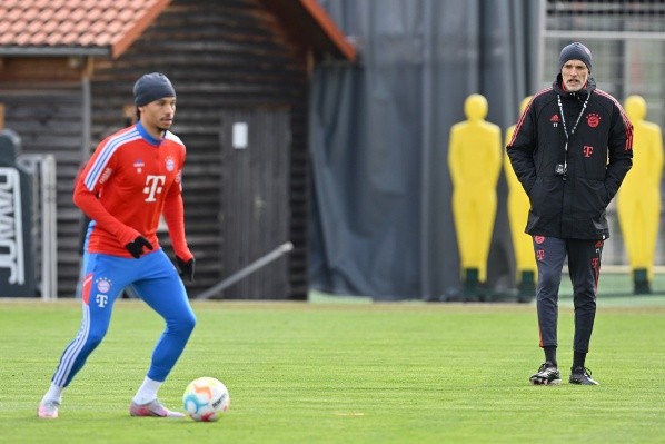 Thomas Tuchel supervisa a Leroy Sane en una práctica del Bayern Múnich. (Getty Images).