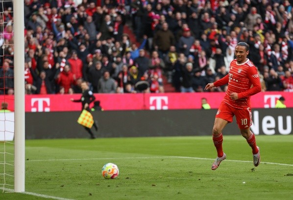 Leroy Sane acompañó la pelota hasta que entró. Bayern Múnich empezó a cimentar la victoria con un gol insólito.