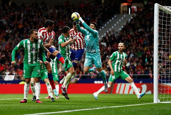 Rui Silva fue titular en lugar de Claudio Bravo y jugó un buen partido, pero no pudo hacer nada para evitar la derrota del Betis. Foto: Getty Images