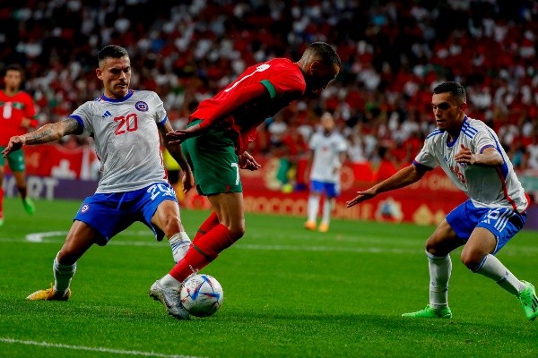 Charles Aránguiz en acción en la derrota de Chile frente a Marruecos en 2022. (Getty Images 2022).