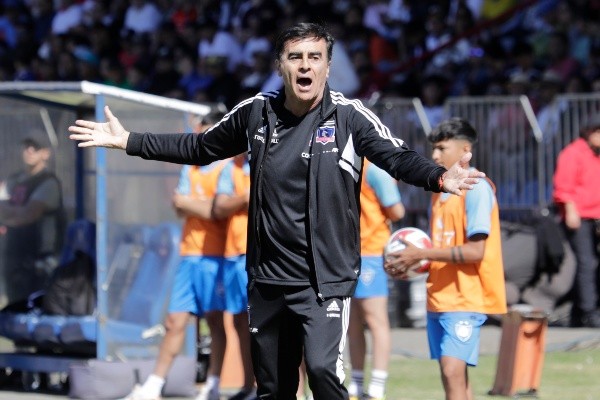 Gustavo Quinteros recibió un inesperado elogio de parte del DT de Deportivo Pereira. Foto: Photosport
