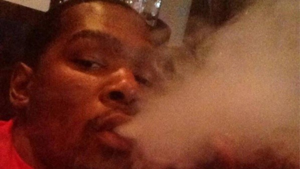 Kevin Durant es una de las superestrellas de la NBA que es un reconocido consumidor de cannabis