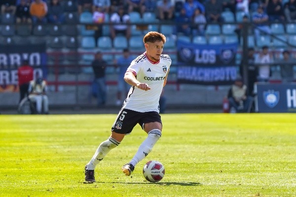 Leo Gil su ubicó varios metros más arriba con el cambio de esquema en Colo Colo. | Foto: Guillermo Salazar.