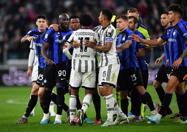 Romelu Lukaku vio la doble amarilla y se fue expulsado tras anotarle a la Juventus. | Foto: Getty Images.