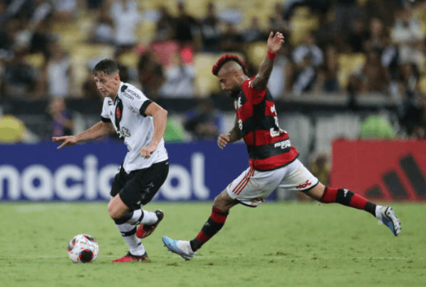 Arturo Vidal en acción por el Flamengo. (Getty Images).