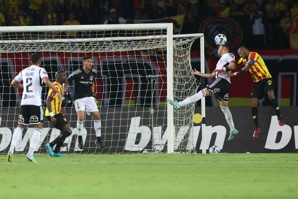 El Cacique igualó 1-1 en su debut en la Copa Libertadores 2023 ante Deportivo Pereira en Colombia. | Foto: Colo Colo.