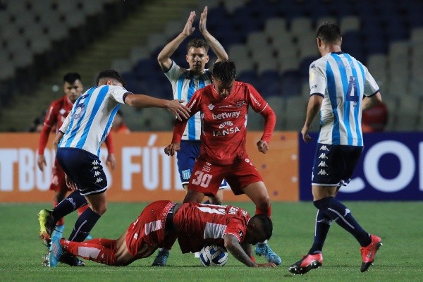 Ñublense cayó en su debut en Copa Libertadores por 2-0 ante Racing en Concepción. | Foto: Photosport.
