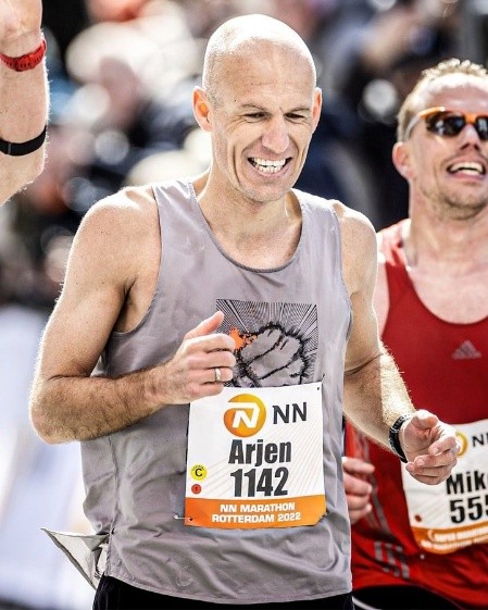 Arjen Robben en la maratón de Rotterdam. Foto: Twitter.