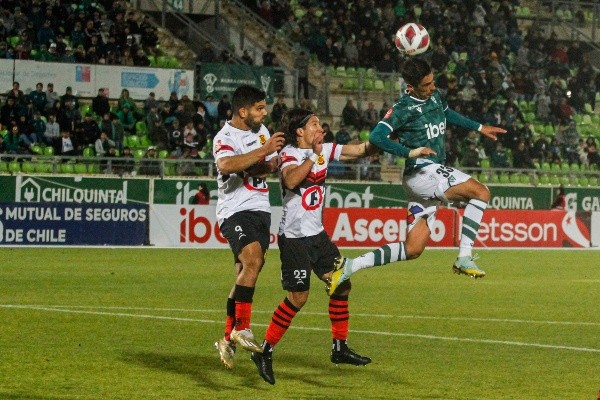 Lionel Altamirano en acción durante el triunfo de Rangers ante Wanderers en Valparaíso. (Cristóbal Basaure/Photosport).