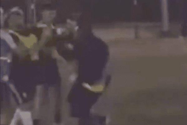 La pelea entre Kai Molinellii y Chapu Martínez obligó a los presentes a intervenir para evitar un desastre más grande. Foto: Twitter.