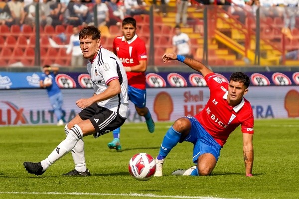 Leo Gil se fue expulsado ante la UC por un codazo a Ignacio Saavedra. | Foto: Guille Salazar / RedGol