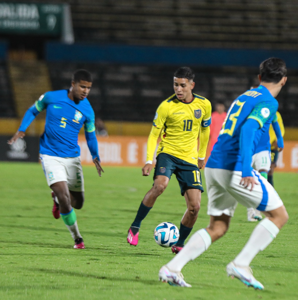 Kendry Páez en acción ante Brasil en el Sudamericano Sub 17. (Foto: La Tri).