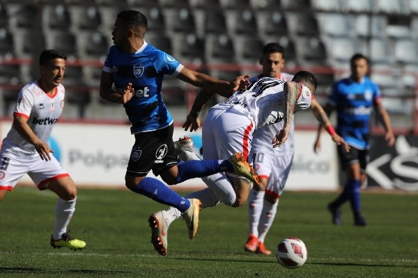 Huachipato perdió 3-2 con Unión La Calera y dejó a disposición la cima de la tabla. | Foto: Photosport
