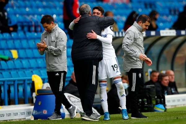 Pablo Hernández y Marcelo Bielsa lideraron al Leeds al ascenso a Premier League. Foto: Getty Images.