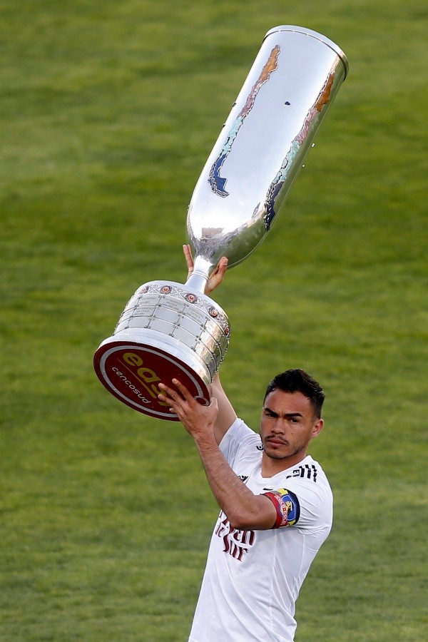 Con sus tres Copa Chile, Gabriel Suazo se instala como el más ganador de títulos nacionales en el plantel del Toulouse. Foto: Photosport.