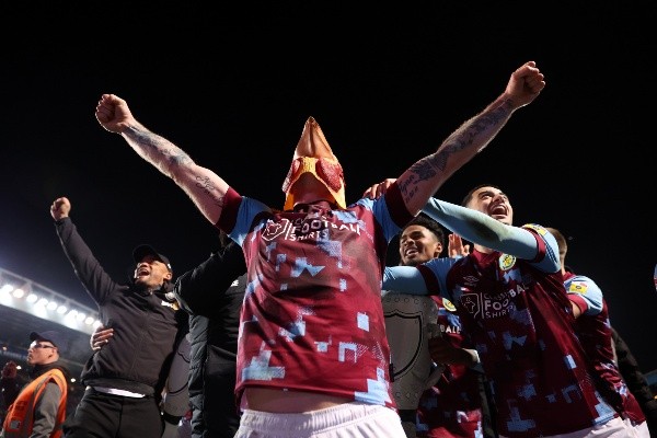 La celebración de Burnley tras conquistar el título de la Championship (Getty)