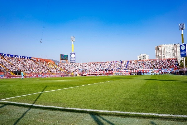 Los hinchas de la UC no agotaron las entradas del Santa Laura para el clásico ante Colo Colo de hace alguna semanas. | Foto: Guillermo Salazar.