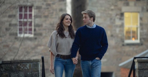 Ed McVey (Príncipe William) y Meg Bellamy (Kate Middleton)