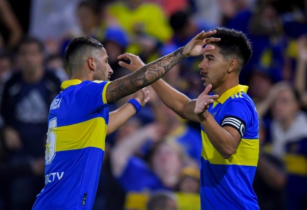 Así celebró el gol Pol Fernández junto a Alan Varela, quien terminó de capitán de Boca Juniors en la victoria ante Racing Club. (Getty Images).
