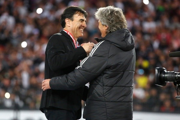 Gustavo Quinteros seguirá trabajando con Morón.