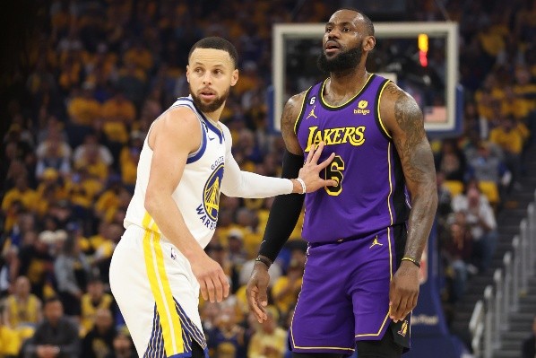 Curry y James protagonizaron un gran duelo en la NBA
