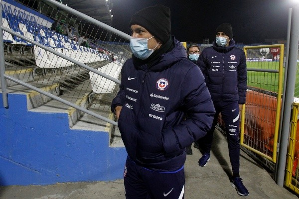 Gary Medel ha regresado a San Carlos de Apoquindo con el buzo de la selección. ¿Lo hará para jugar otra vez en la UC? (Photosport).