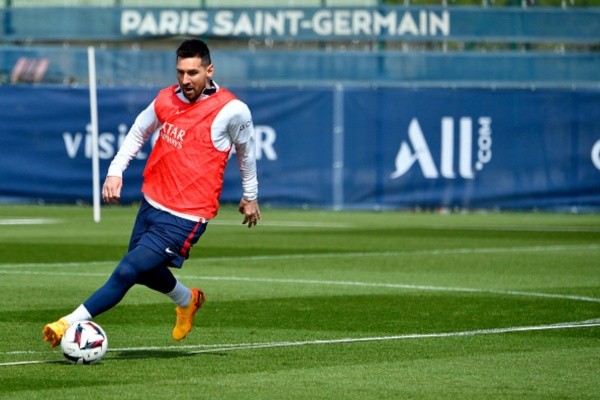 Lionel Messi volvió a los entrenamientos con el PSG en esta jornada de lunes. | Foto: Getty Images.
