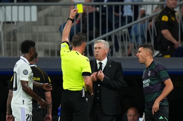 Ancelotti se ganó amarilla por sus reclamos contra el árbitro Artur Dias. | Foto: Getty