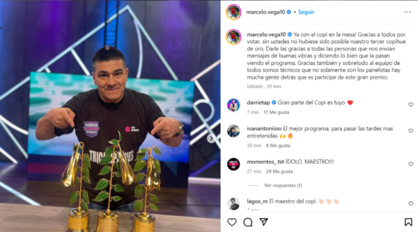 Marcelo Vega posa con el tercer Copihue de Oro consecutivo que obtiene Todos Somos Técnicos. (Captura Instagram).