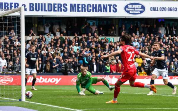 Ben Brereton anotó así el gol del triunfo de Blackburn Rovers ante el Millwall.(Getty Images).